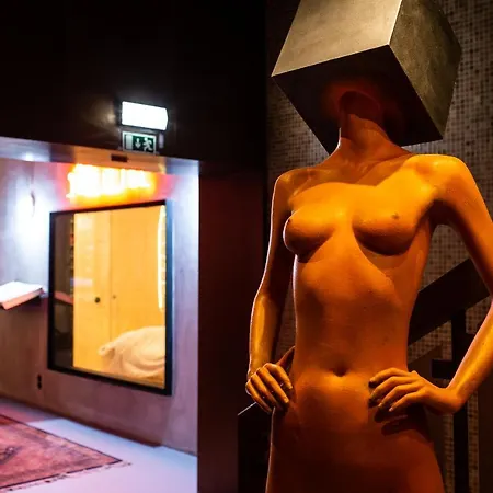 Zero Box Hotel